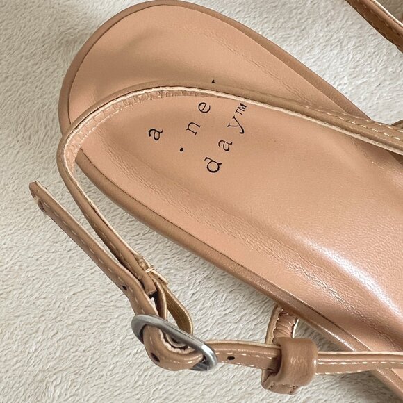 A New Day "Annette" Nude Kitten Heel Slingback Pointed Toe Dress Shoes NWOB - Picture 5 of 11